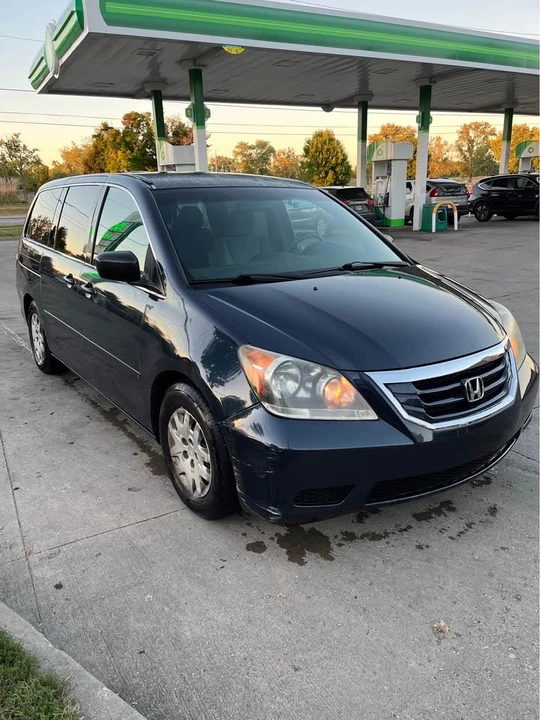 2010 Honda Odyssey - Image 2 of 8