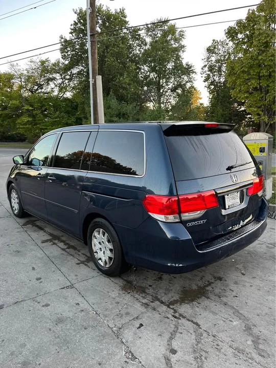 2010 Honda Odyssey - Image 3 of 8