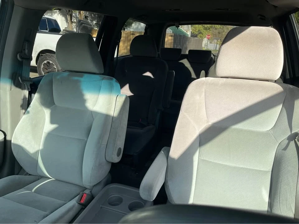 2010 Honda Odyssey - Image 9 of 14