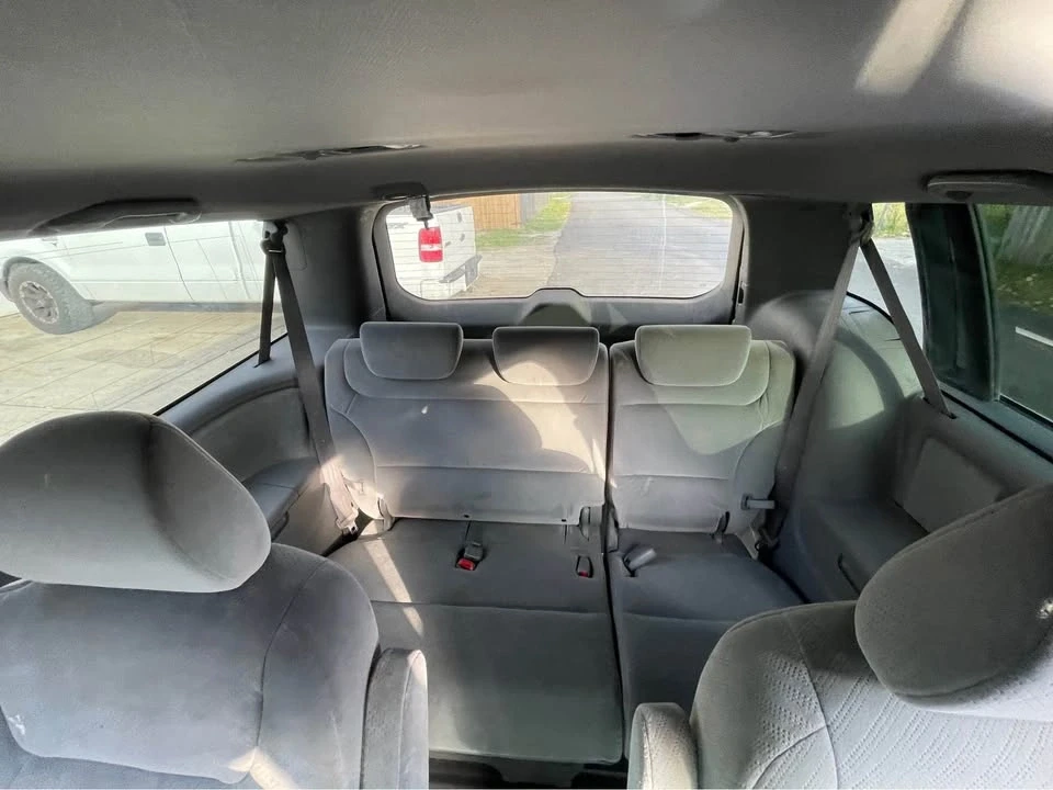 2010 Honda Odyssey - Image 11 of 14