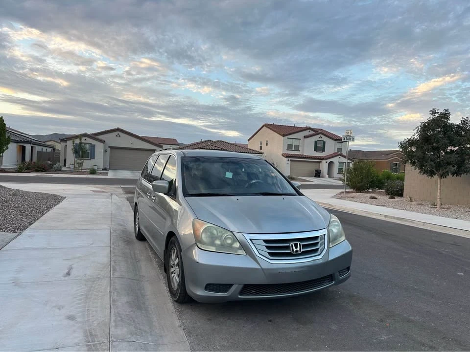 2010 Honda Odyssey - Image 2 of 3