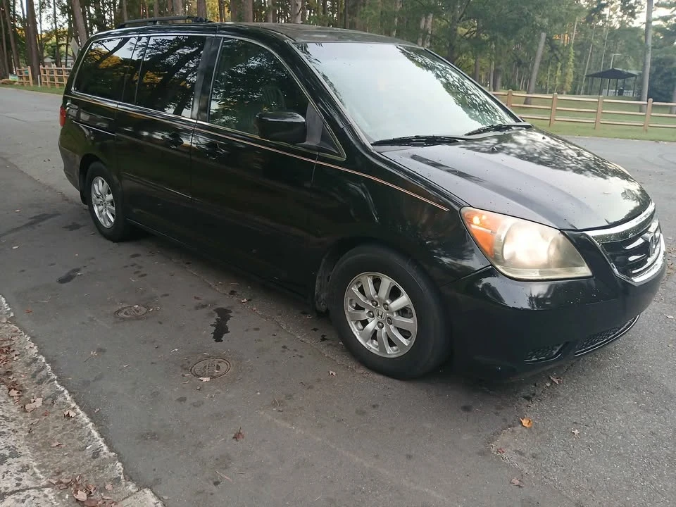 2010 Honda Odyssey - Image 2 of 12