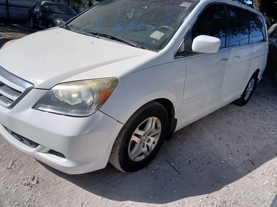 2010 Honda Odyssey - Image 2 of 5