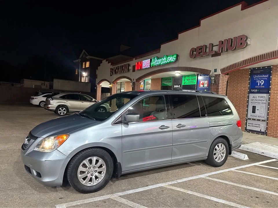 2010 Honda Odyssey - Image 2 of 12