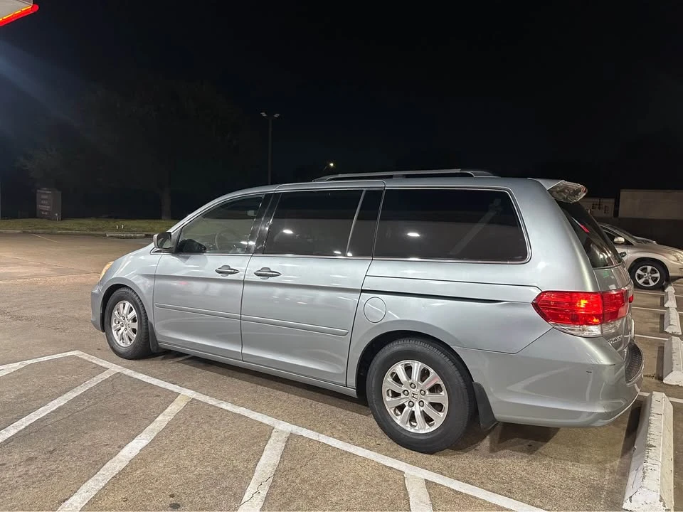 2010 Honda Odyssey - Image 3 of 12