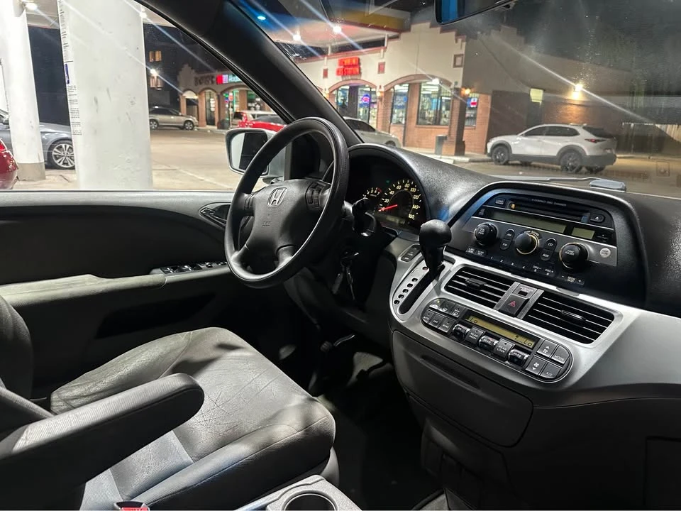 2010 Honda Odyssey - Image 11 of 12