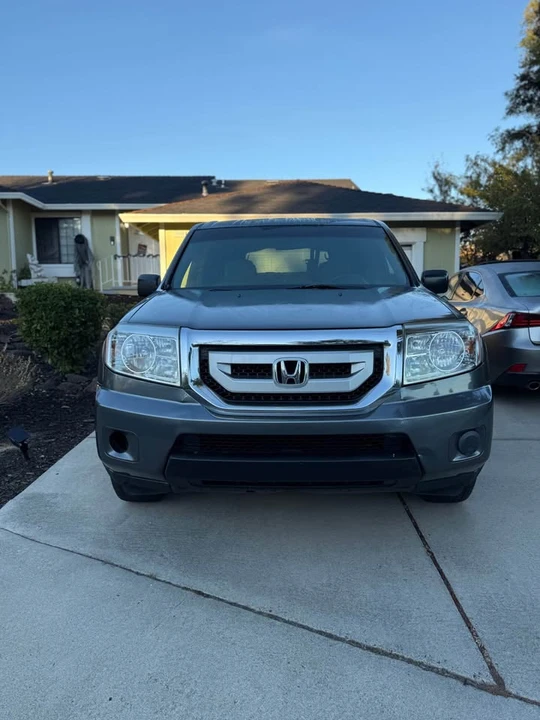 2010 Honda Pilot 2nd Gen - Image 2 of 12