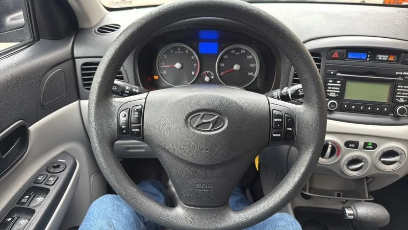 2010 Hyundai Accent - Image 10 of 12