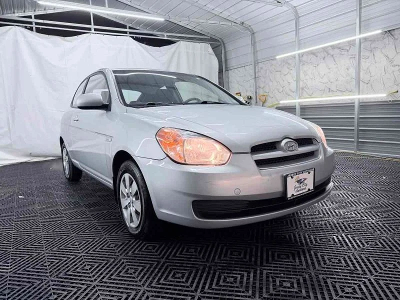 2010 Hyundai Accent - Image 9 of 12