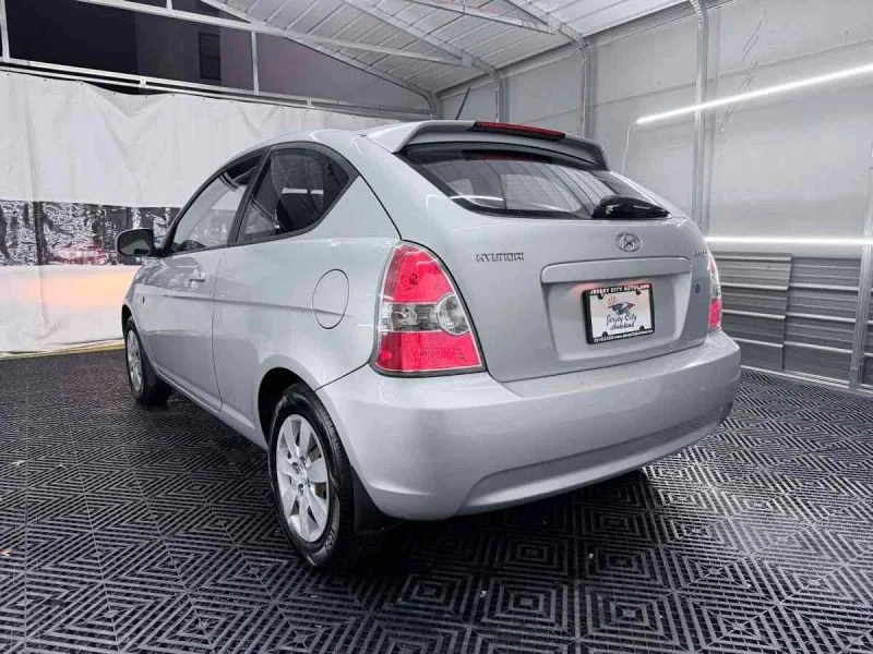2010 Hyundai Accent - Image 5 of 12