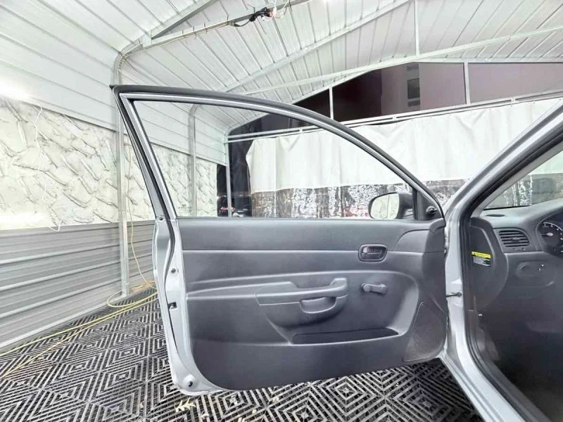 2010 Hyundai Accent - Image 10 of 12