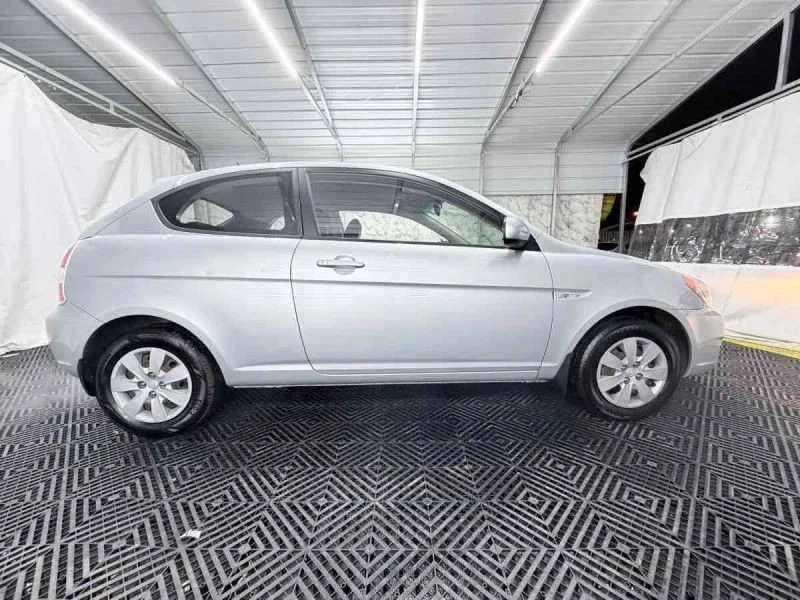 2010 Hyundai Accent - Image 8 of 12