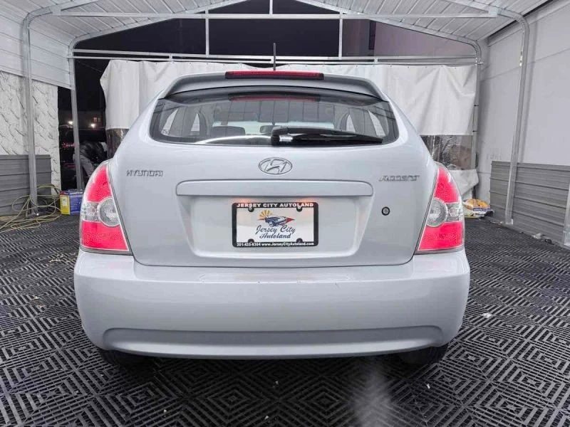 2010 Hyundai Accent - Image 6 of 12