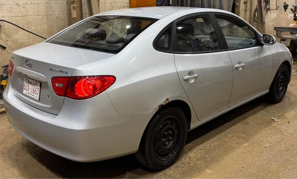 2010 Hyundai Elantra - Image 7 of 13