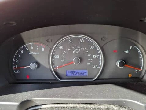 2010 Hyundai Elantra - Image 8 of 20