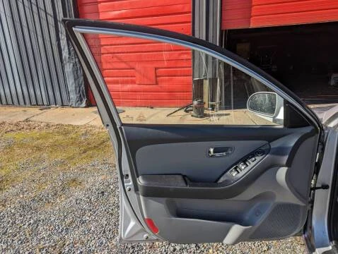 2010 Hyundai Elantra - Image 13 of 20
