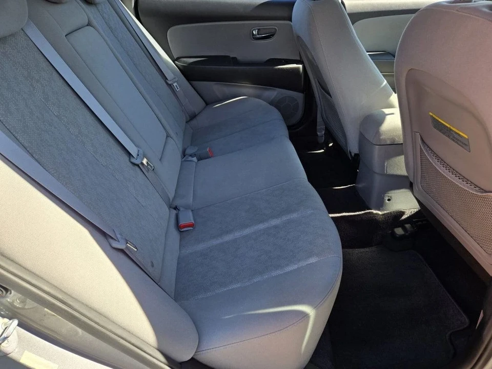 2010 Hyundai Elantra - Image 10 of 18
