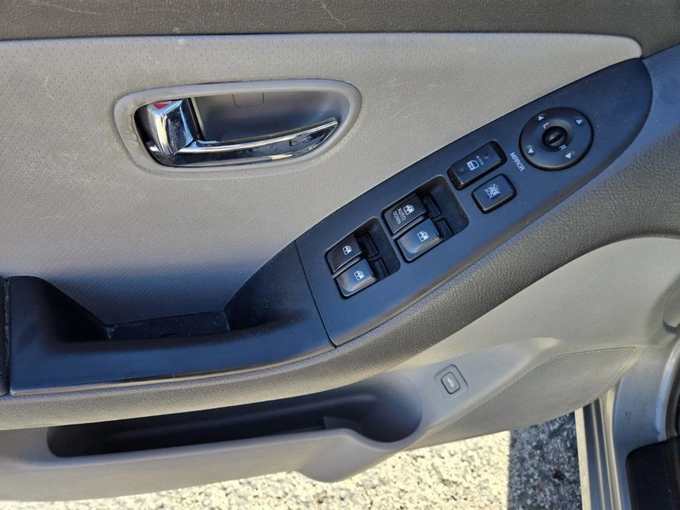 2010 Hyundai Elantra - Image 12 of 18