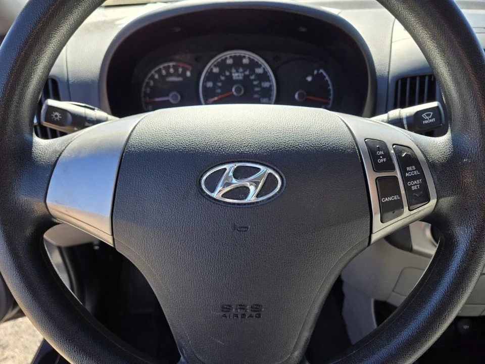 2010 Hyundai Elantra - Image 13 of 18