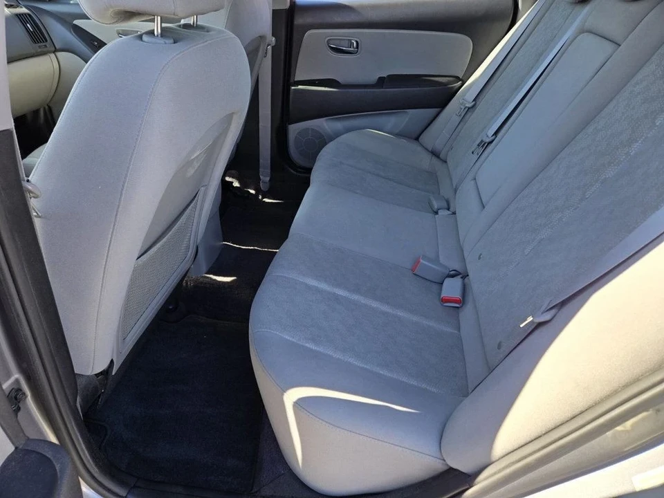 2010 Hyundai Elantra - Image 7 of 18