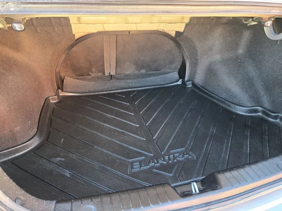2010 Hyundai Elantra - Image 9 of 18