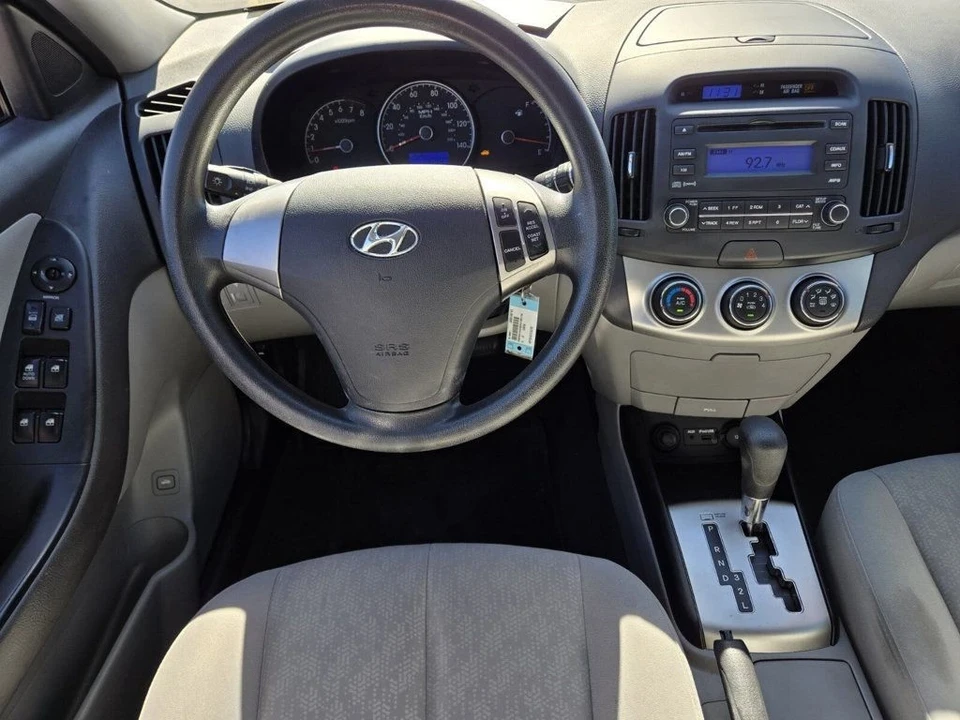 2010 Hyundai Elantra - Image 8 of 18