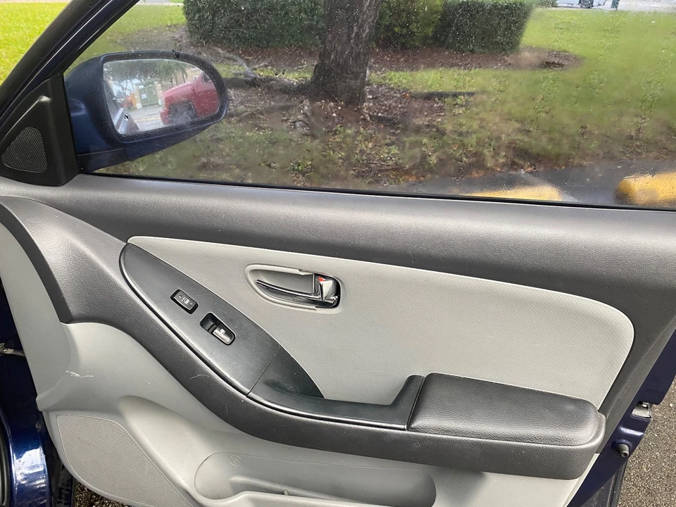 2010 Hyundai Elantra - Image 8 of 19
