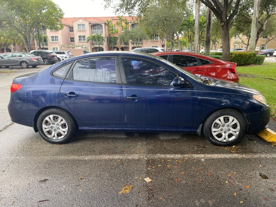 2010 Hyundai Elantra - Image 3 of 19