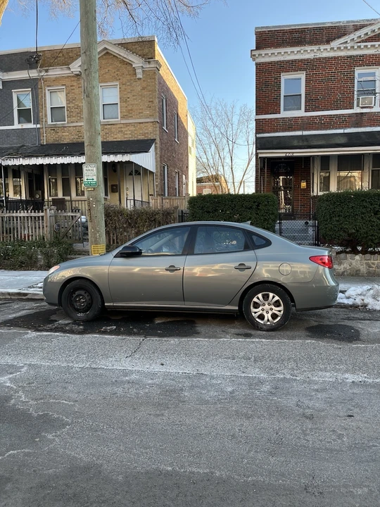 2010 Hyundai Elantra - Image 3 of 4