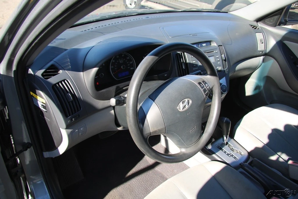2010 Hyundai Elantra - Image 13 of 21