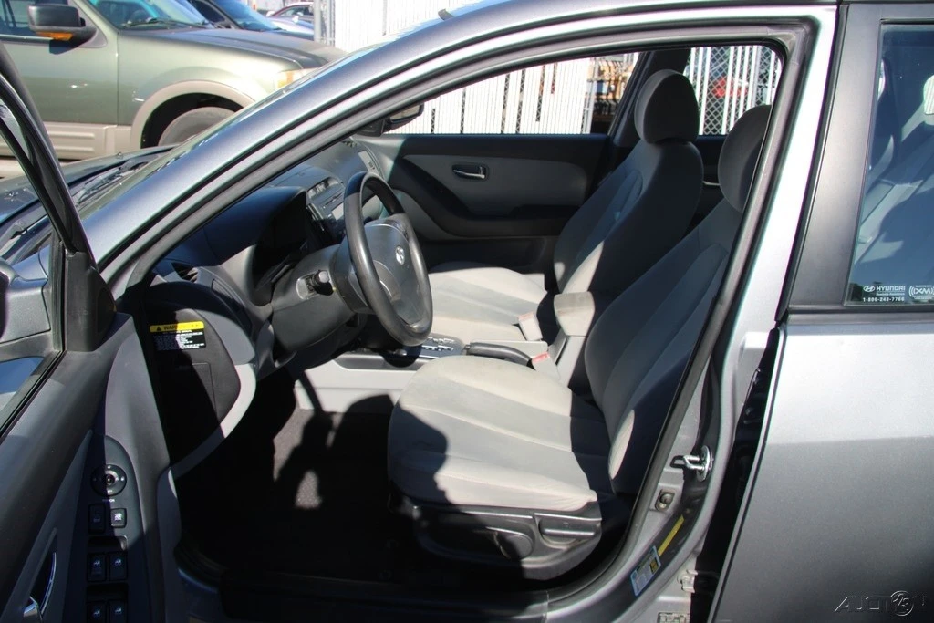 2010 Hyundai Elantra - Image 12 of 21