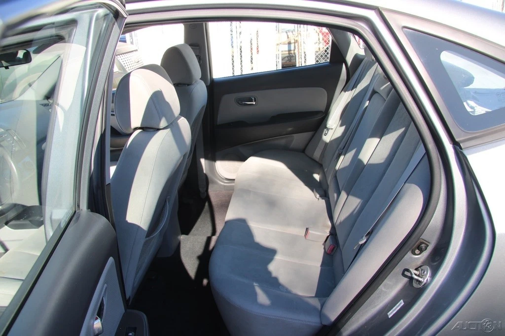 2010 Hyundai Elantra - Image 19 of 21