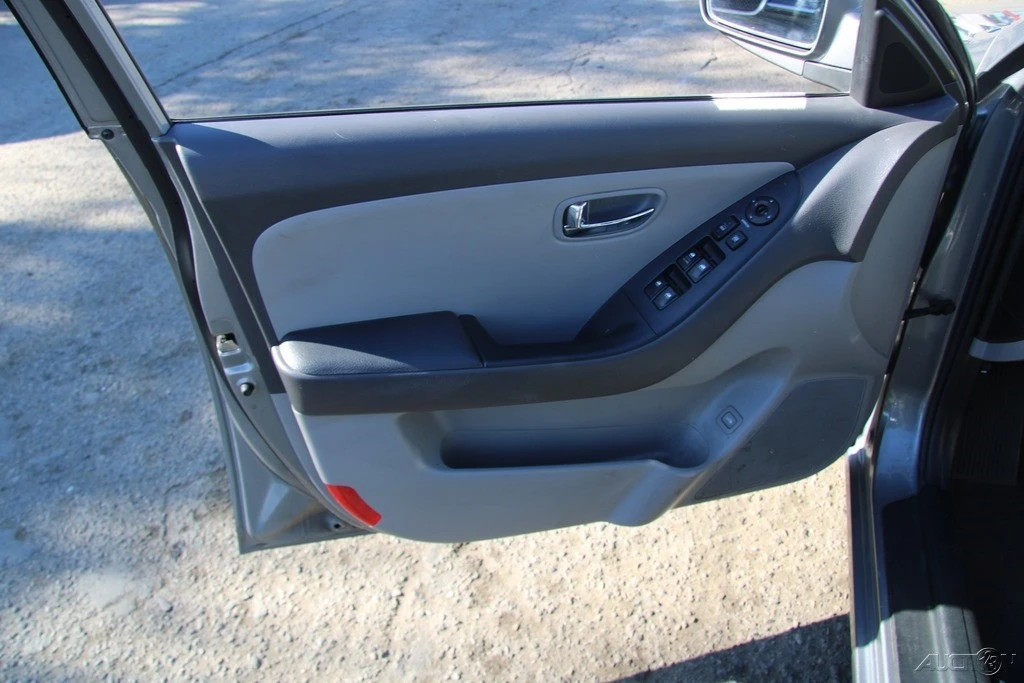 2010 Hyundai Elantra - Image 11 of 21