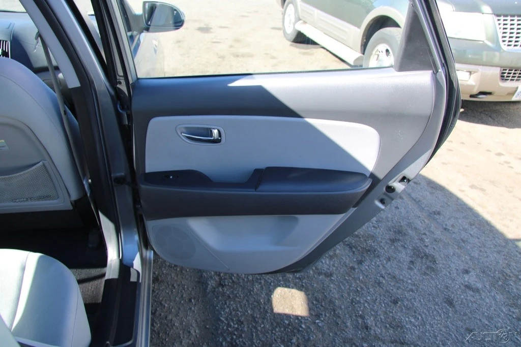 2010 Hyundai Elantra - Image 21 of 21