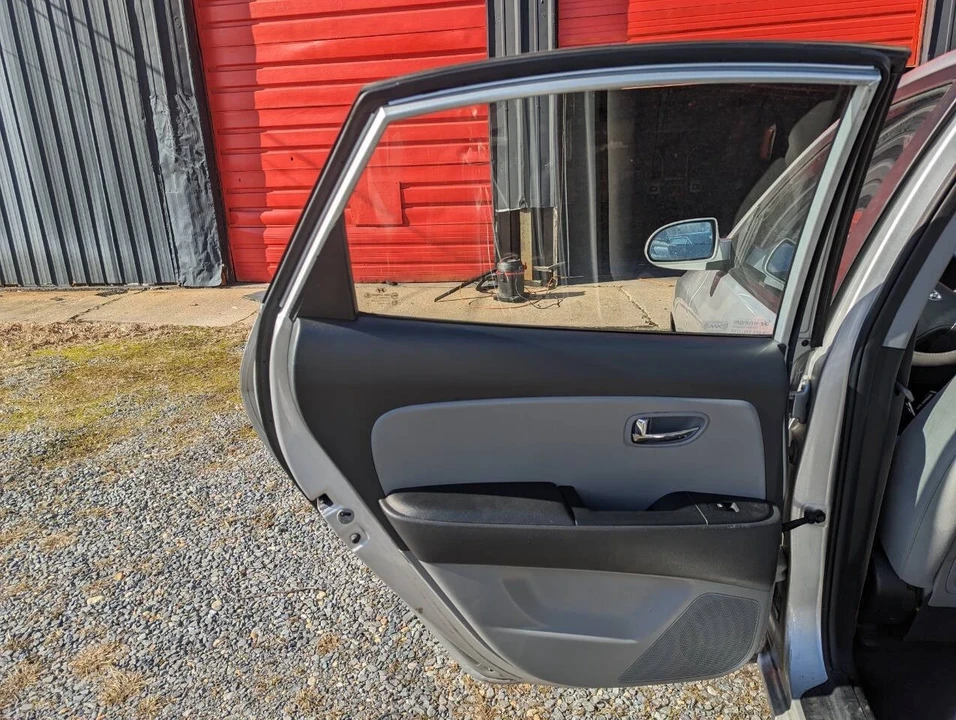 2010 Hyundai Elantra - Image 17 of 21