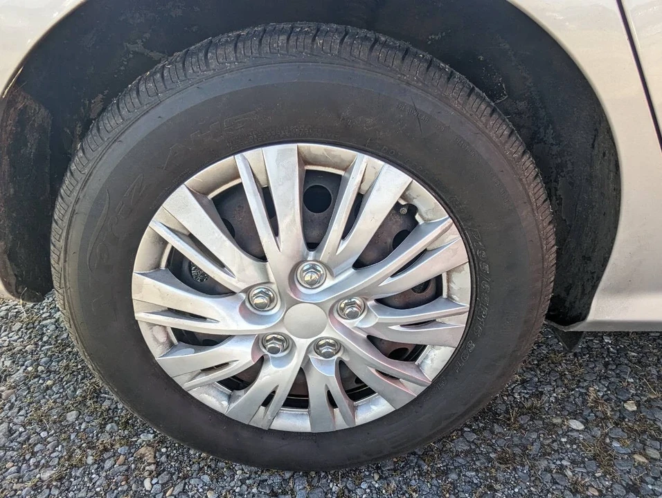2010 Hyundai Elantra - Image 10 of 21