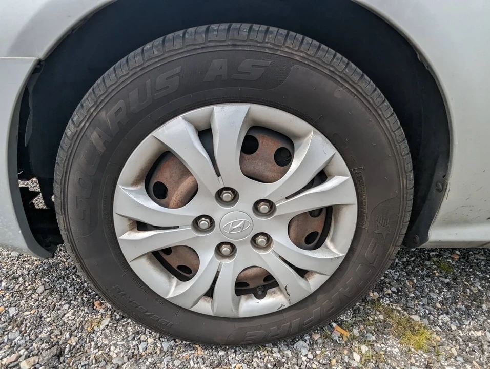 2010 Hyundai Elantra - Image 12 of 21