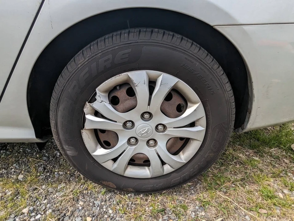 2010 Hyundai Elantra - Image 11 of 21