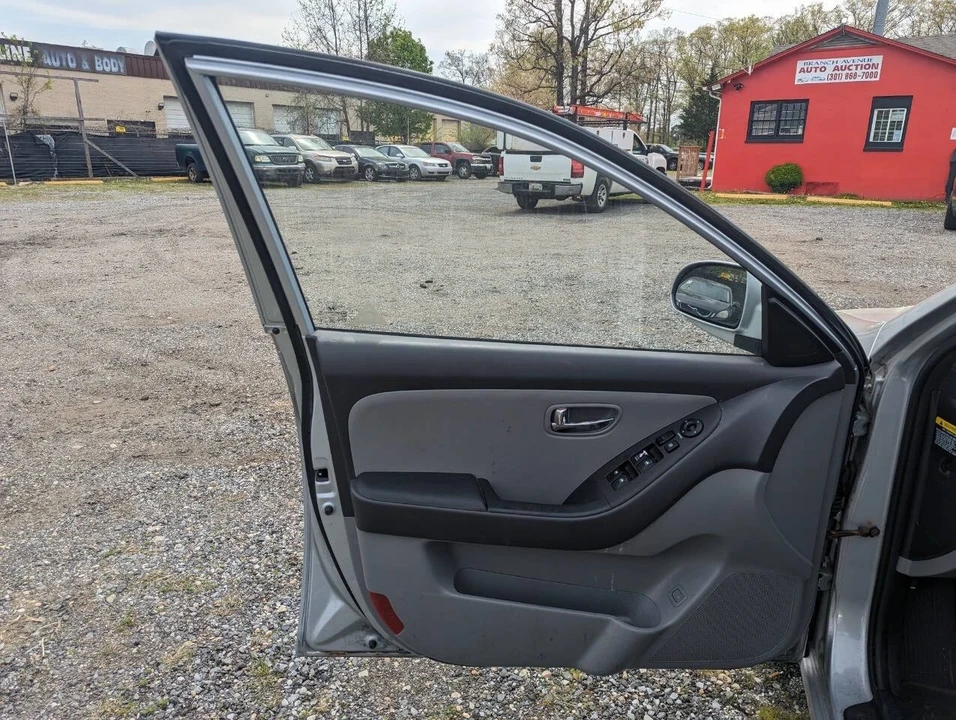 2010 Hyundai Elantra - Image 19 of 21