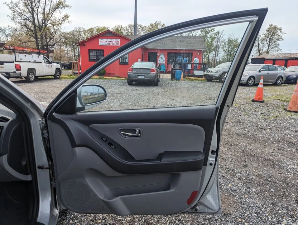 2010 Hyundai Elantra - Image 17 of 21