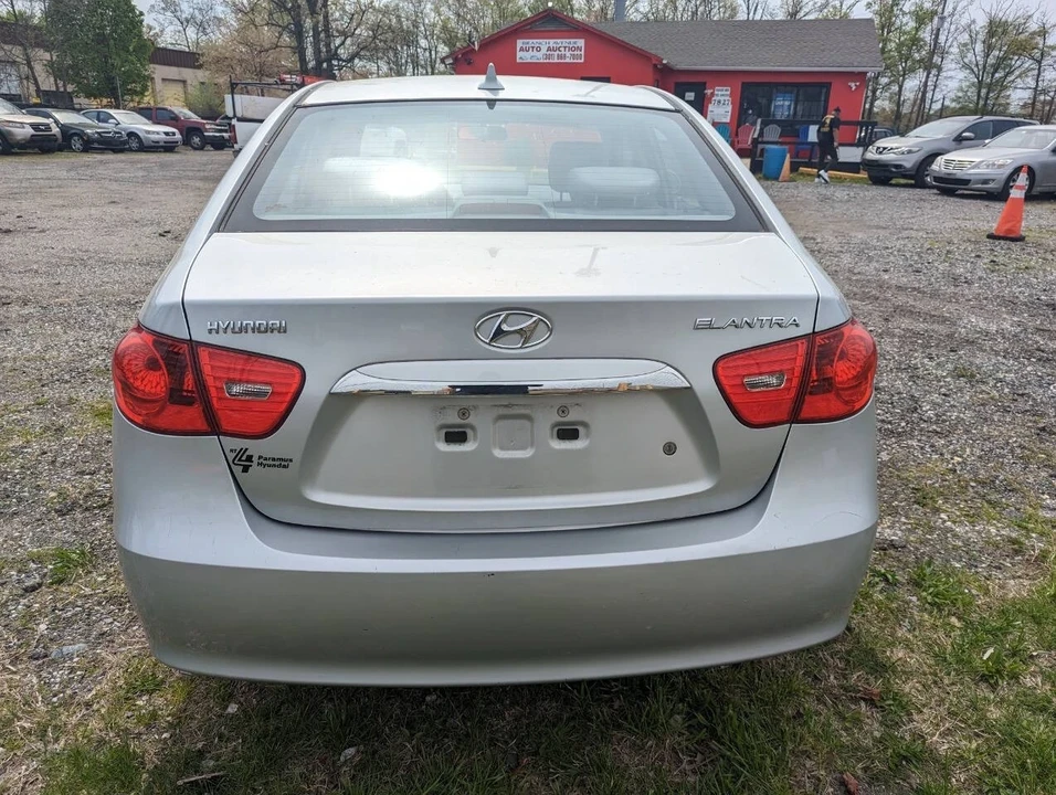 2010 Hyundai Elantra - Image 8 of 21