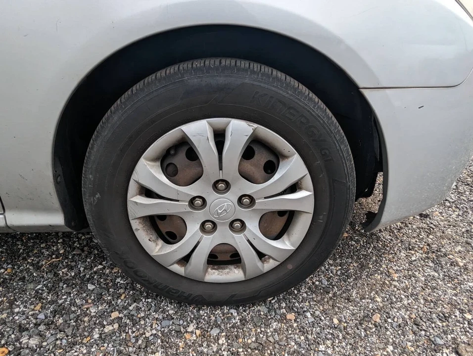 2010 Hyundai Elantra - Image 9 of 21
