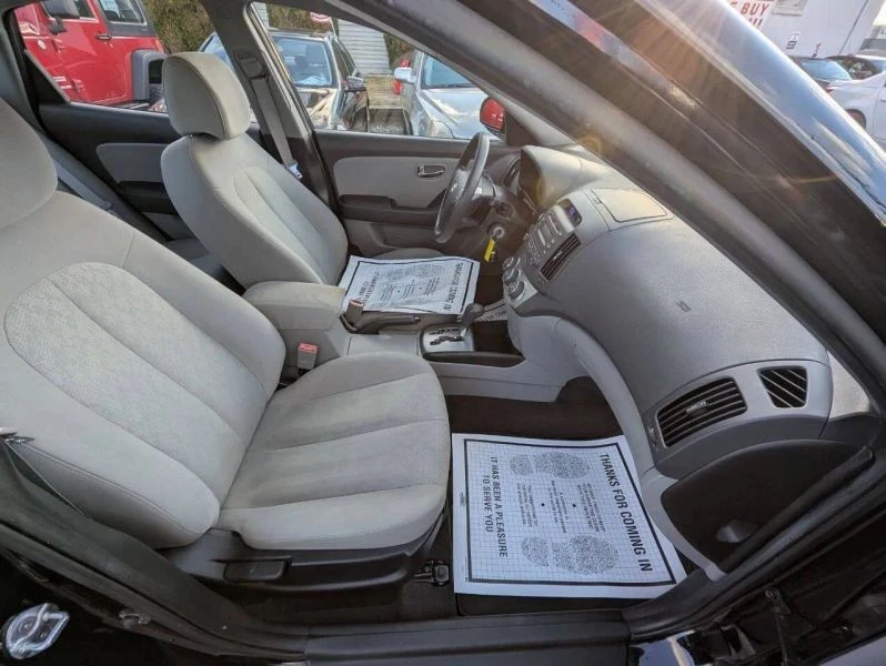 2010 Hyundai Elantra - Image 11 of 12