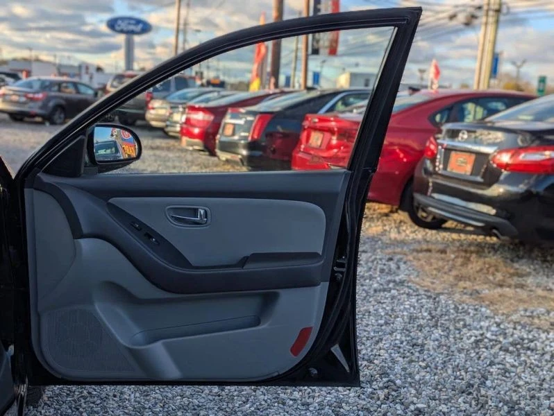 2010 Hyundai Elantra - Image 9 of 12