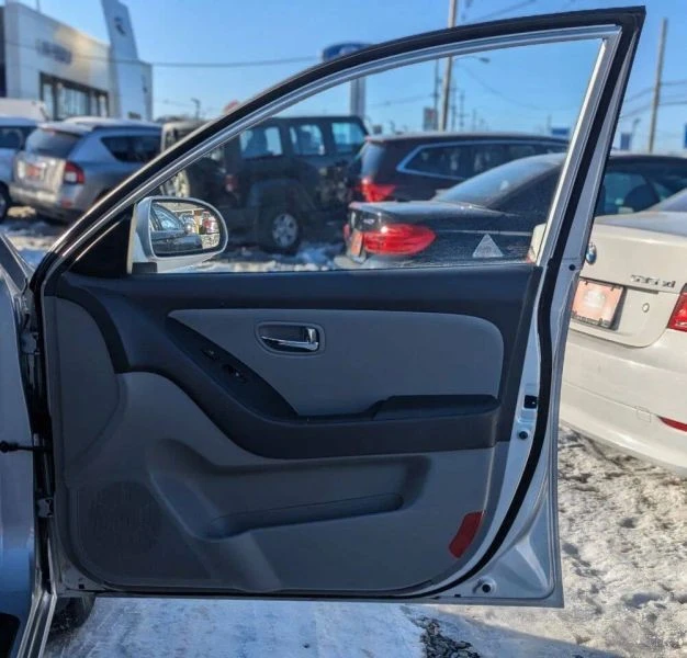 2010 Hyundai Elantra - Image 9 of 12