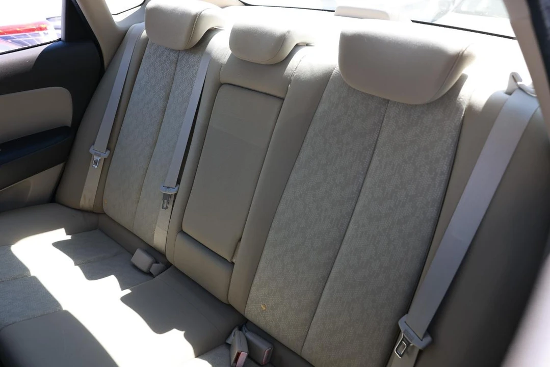 2010 Hyundai Elantra - Image 8 of 21