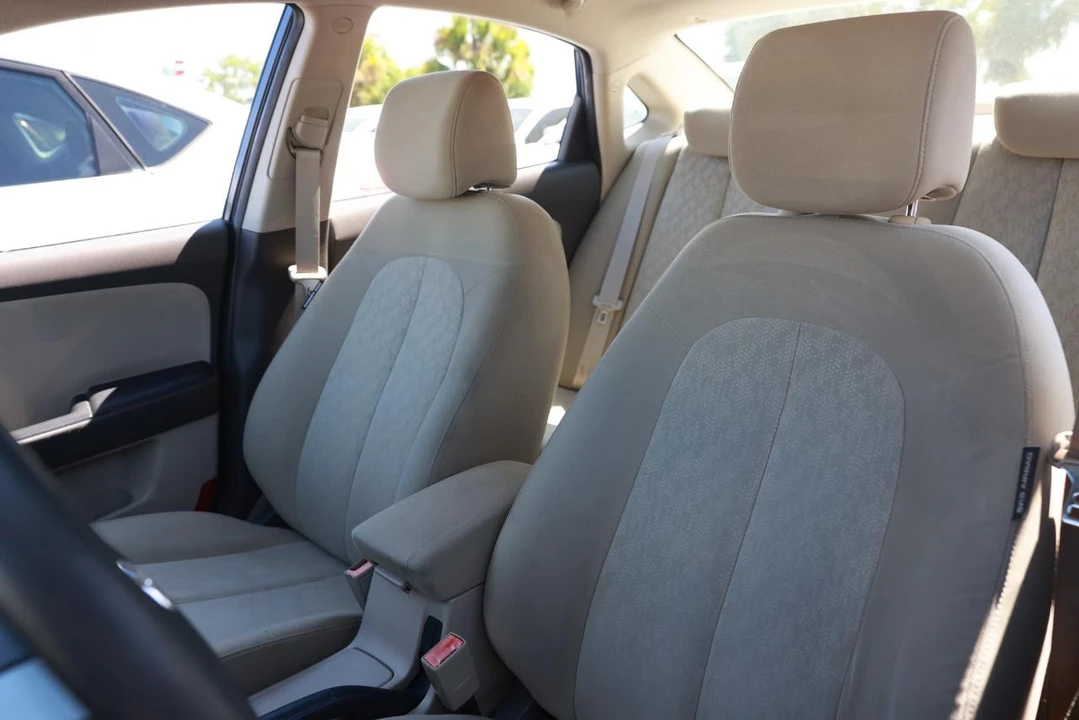 2010 Hyundai Elantra - Image 6 of 21