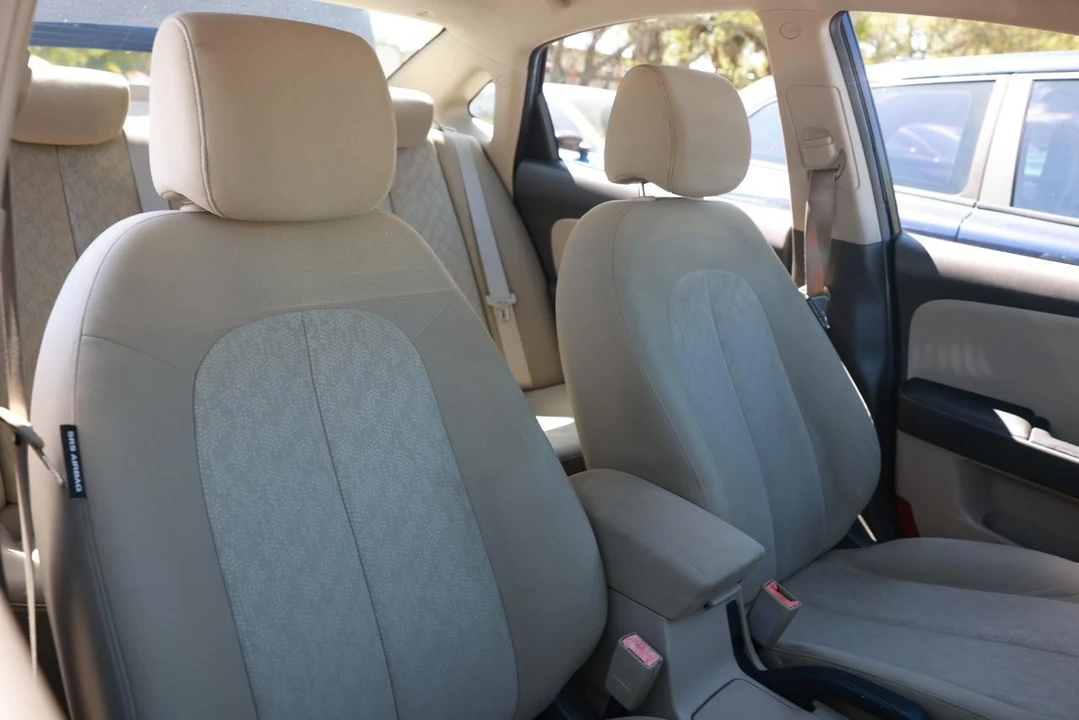 2010 Hyundai Elantra - Image 18 of 21
