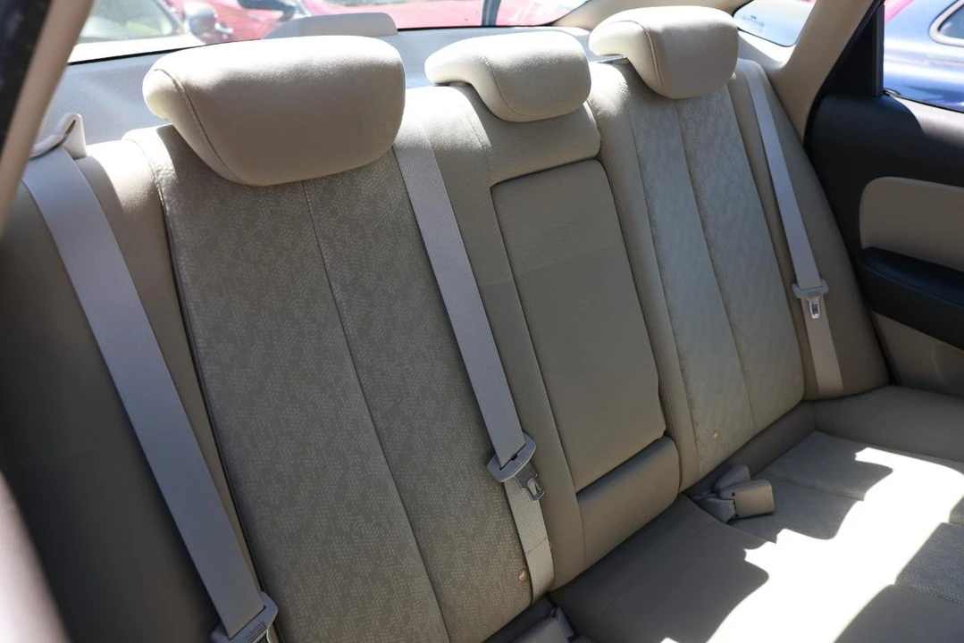 2010 Hyundai Elantra - Image 14 of 21