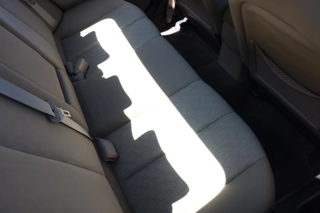 2010 Hyundai Elantra - Image 12 of 21